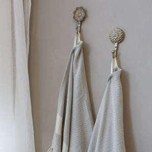 Knage med blomstermotiv, flere valgmuligheder - Chic Antique